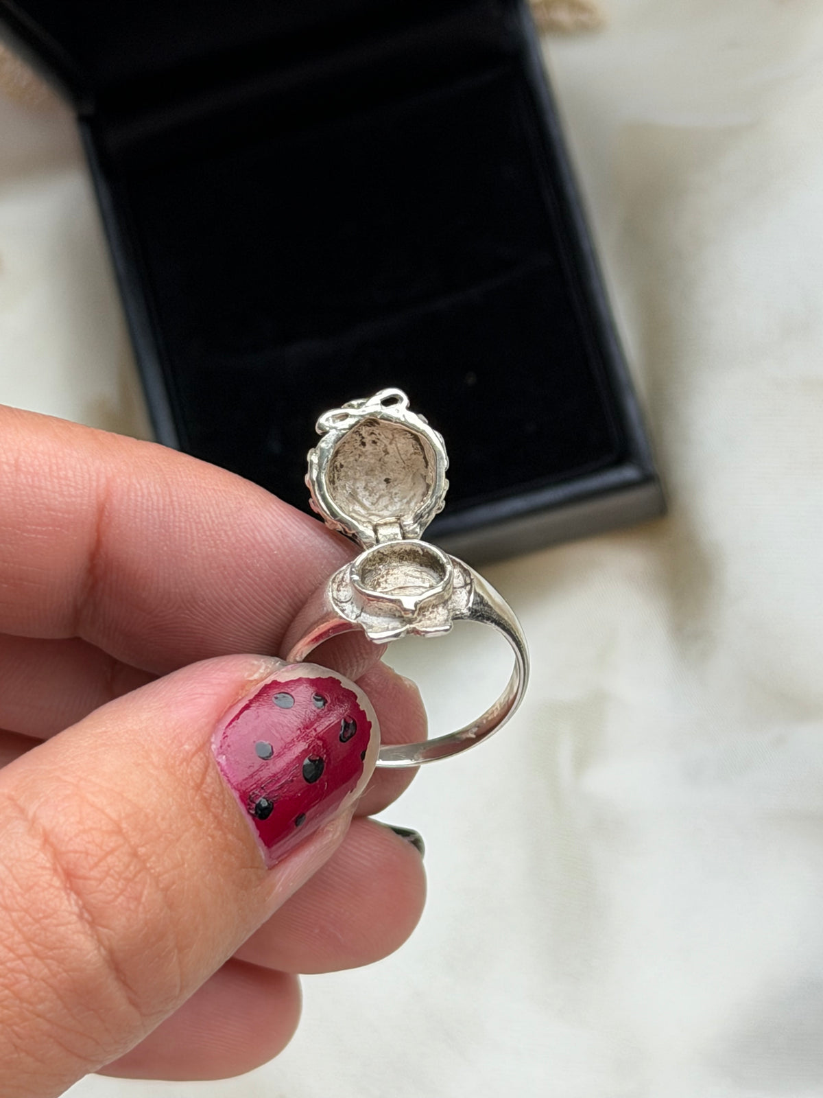 Bow Cat Poison Sterling Silver Ring